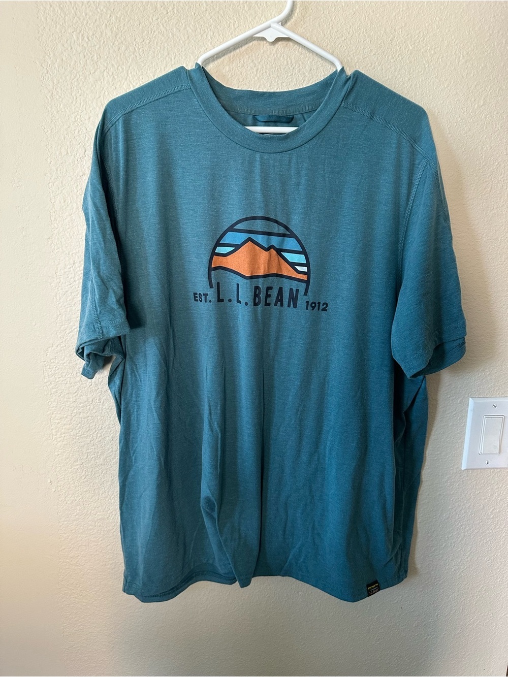 L.L. Bean Men's Teal Graphic Crewneck T-Shirt size XL/ NWOT 1013
